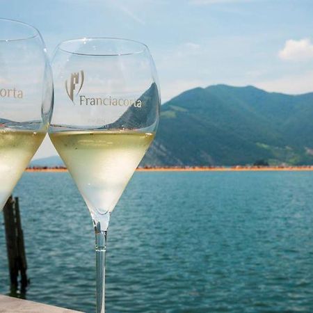 In Suite Lake 1 Iseo Bagian luar foto