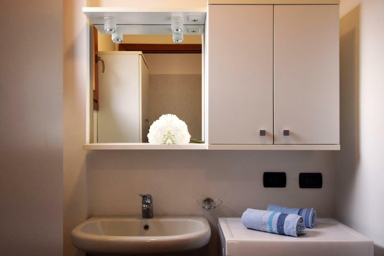 In Suite Lake 1 Iseo Bagian luar foto