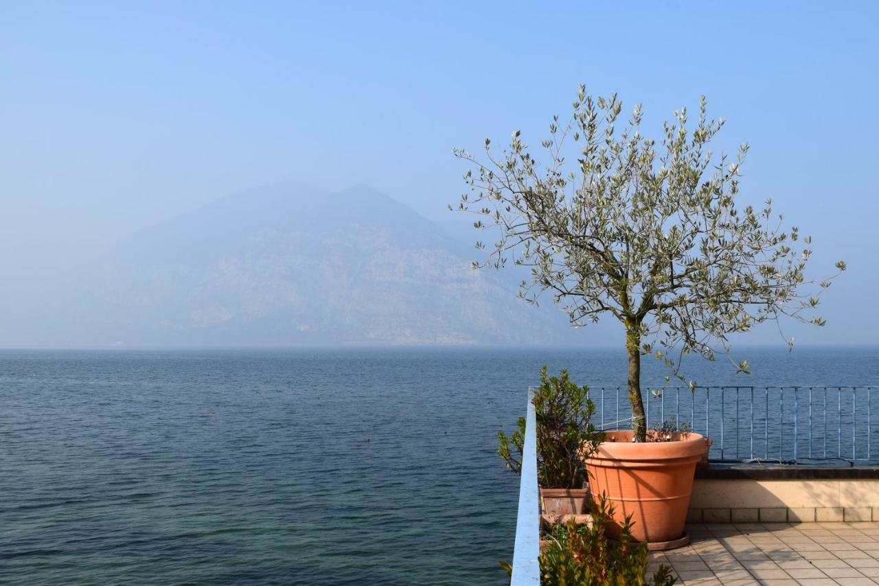 In Suite Lake 1 Iseo Bagian luar foto